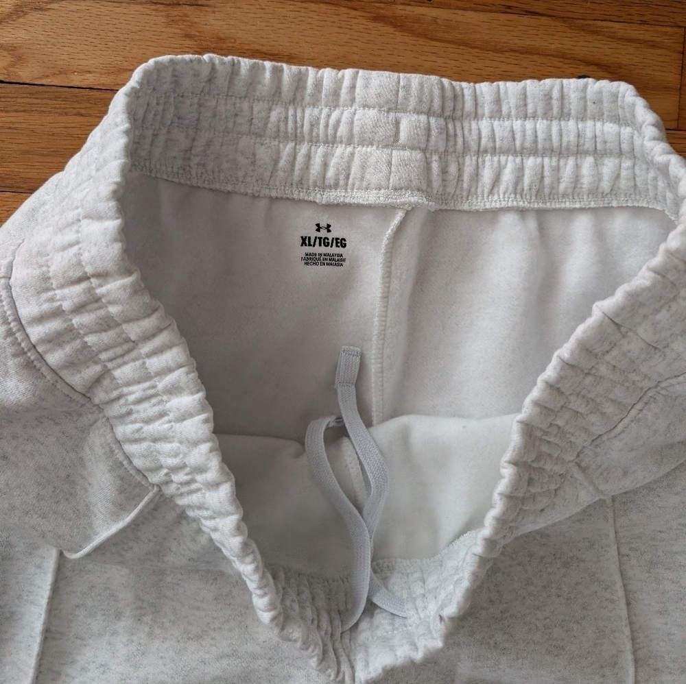 NWT Under Armour Loose Fit Light Gray Ankle Sweatpants - Picture 3 of 7